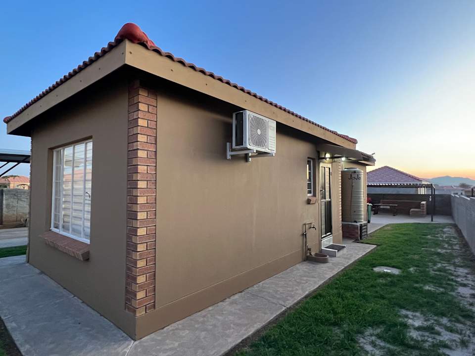 Außenansicht Rhino House with 3 bedrooms next to Pilanesberg and Sun City