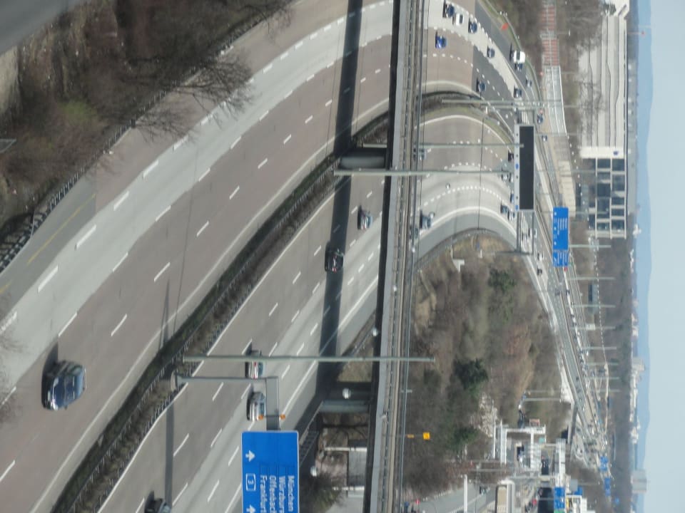 Aussicht aus dem Zimmer im 9. OG Hilton Frankfurt Airport