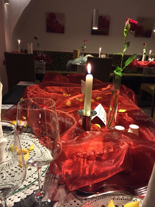 Valentinstags-Rosendinner Schlosshotel Rosenau