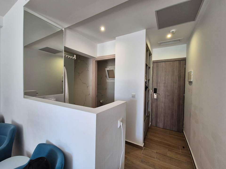 Zimmer Cavo Orient Beach Hotel & Suites