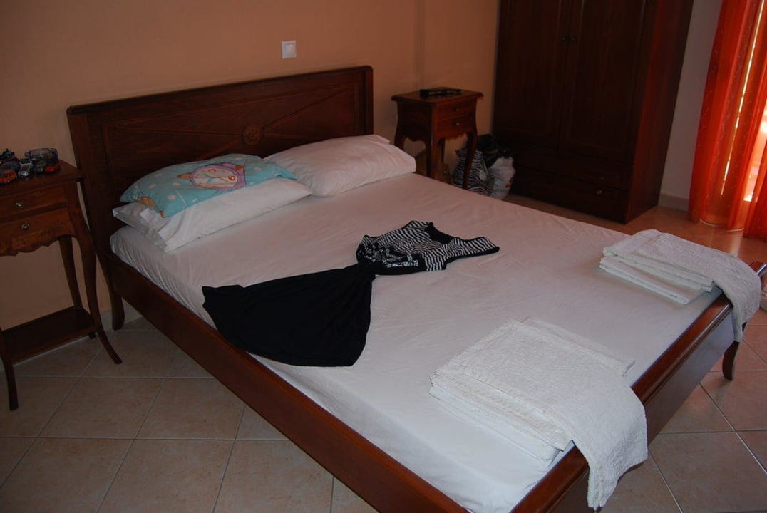 Unser Zimmer nach der Reinigung Apollon Xenonas Apparthotel