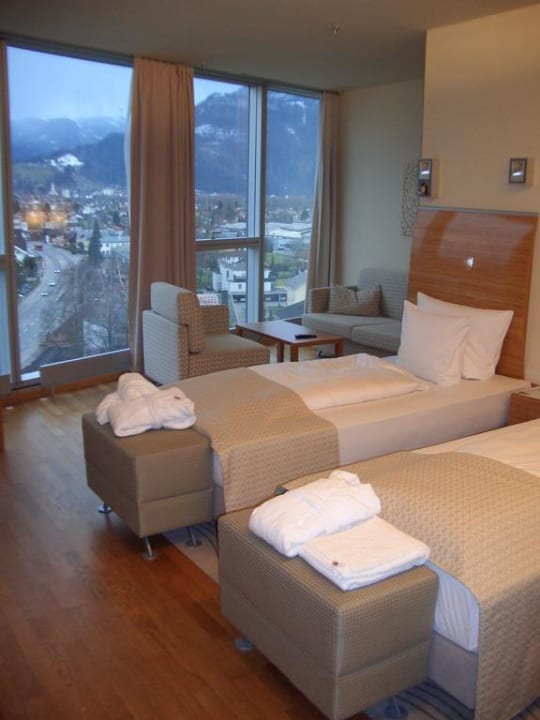 Großes Zimmer mit Sitzecke Four Points by Sheraton Panoramahaus Dornbirn