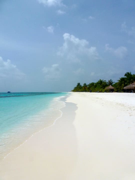 Traumstrand Ostseite, Blick in den Süden  Kuredu Island Resort & Spa