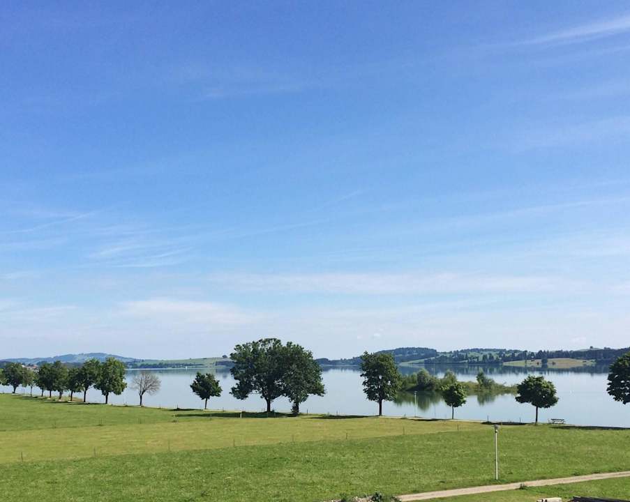 Blick vom Balkon Alpenglück de Luxe Ferienwohnung am Forggensee
