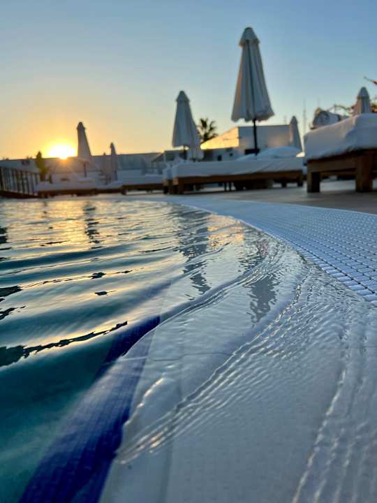 Pool Rubi Platinum Sign