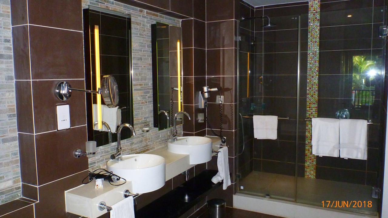 Zimmer Crystals Beach Resort Belle Mare, a member of Radisson Individuals