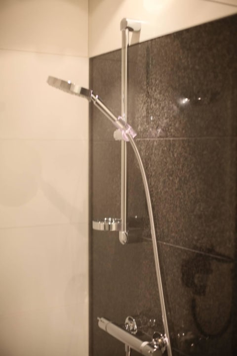 Dusche Motel One Magdeburg