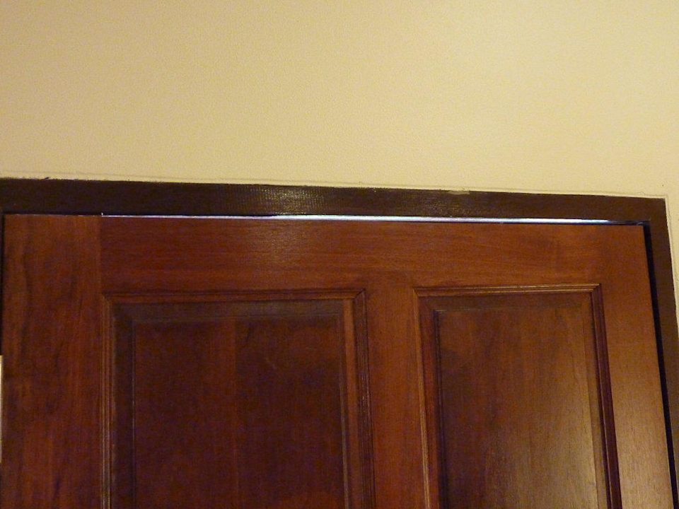 Haustür mit Spalt Lanta Pavilion Resort