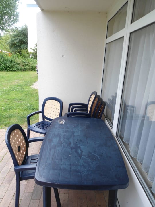 Verdreckte Terrassenmöbel Ferienwohnungen Ferienpark Weissenhäuser Strand