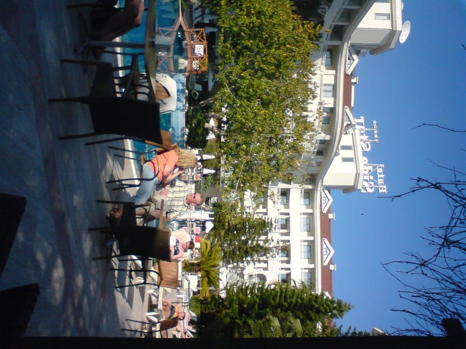 Sicht überm Pool zum Hotel Side Star Beach