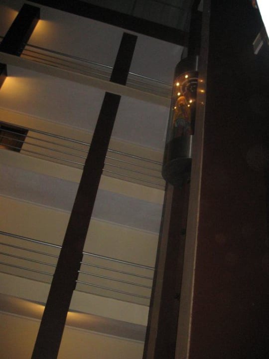 Der Glasaufzug Nerton Hotel - Erwachsenenhotel ab 16 Jahren