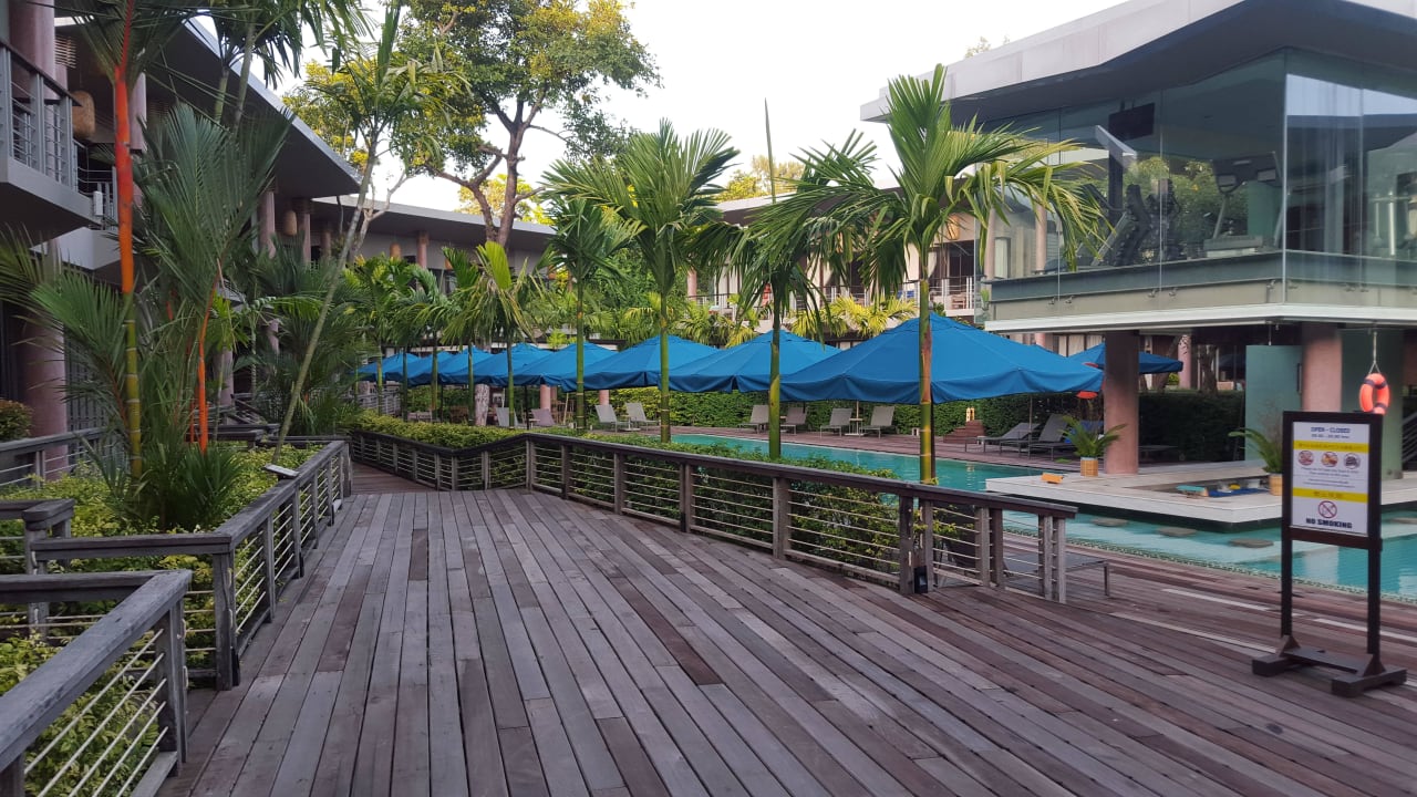 Hauptpool mit Fitnessstudio Sai Kaew Beach Resort