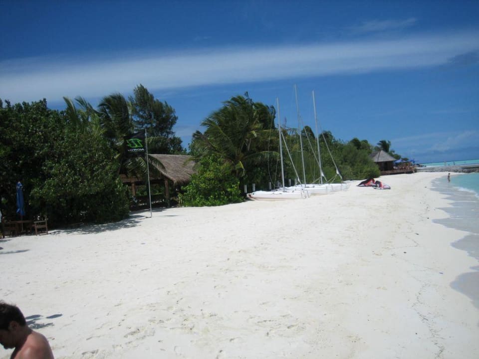 Strand vor Surfschule Sun Siyam Olhuveli