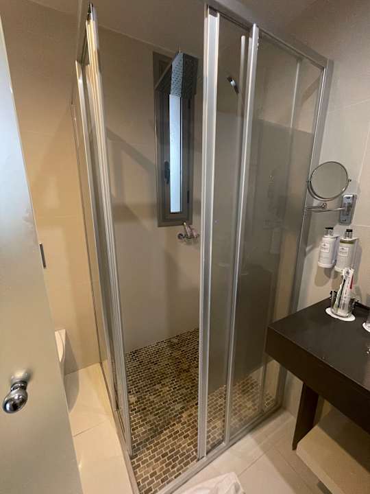 Zimmer The Ibiza Twiins