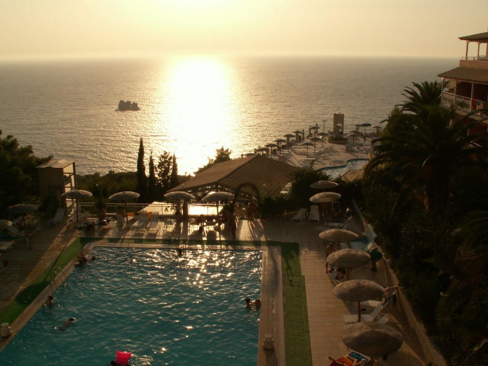 Widok z tarasu na baseny i morze! Hotel Ambiente Palace