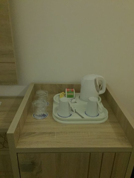 Wasserkocher und Tee leider kein Kaffee Beach Albatros Resort