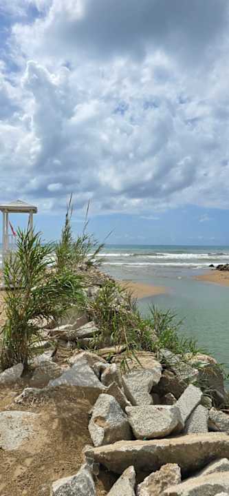 Strand Well Palace Side