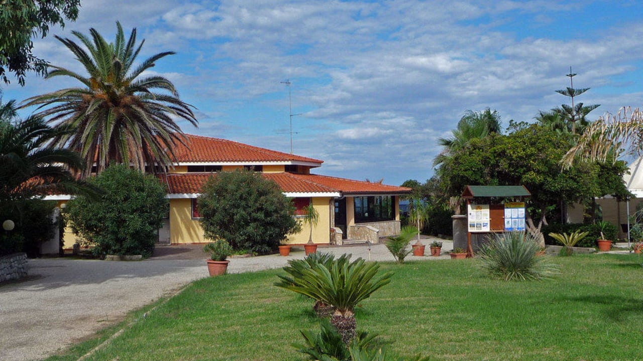 Auf dem Weg zur Bar Villaggio Torre Ruffa Robinson