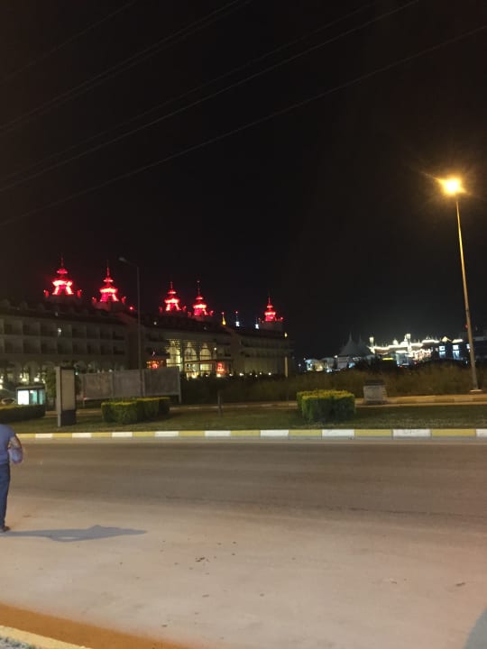 Aus Sicht der Straße  Well Palace Side