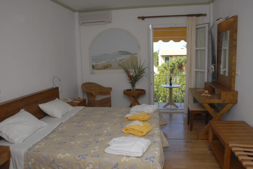 DBL superior with jacuzzi Hotel Ionian Princess & Thinalos