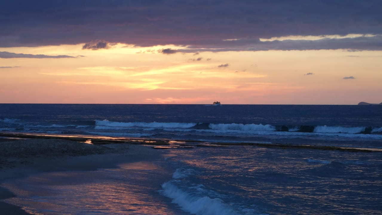 Strand am Abend Anissa Beach & Village
