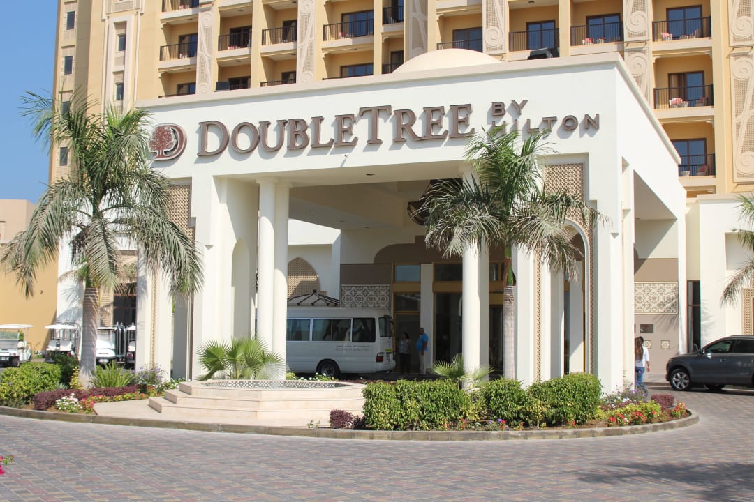 Einfahrt DoubleTree by Hilton Resort & Spa Marjan Island