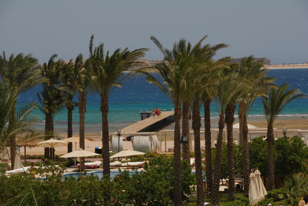 Blick zum Steg und Strand Premier Le Reve Hotel & Spa