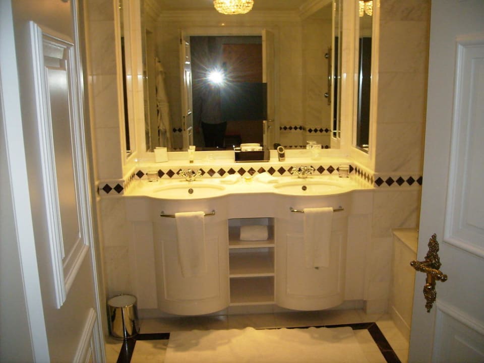 Blick ins Badezimmer Powerscourt Hotel, Autograph Collection