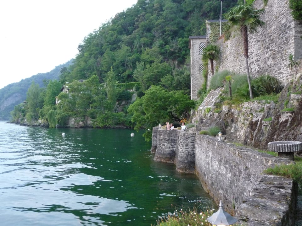 Uferpromenade am Ende der Hotelanlage Relais Villa Porta