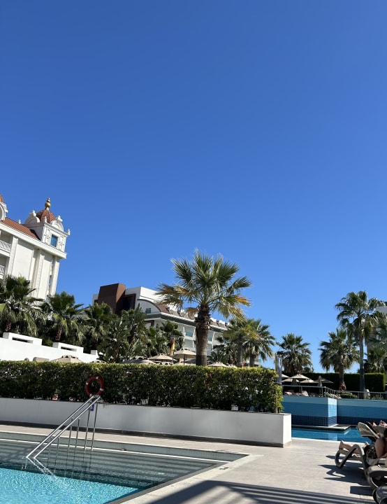 Pool Side Sunport Hotel & Spa