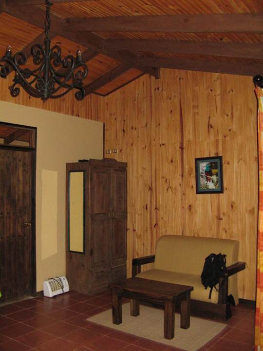 Gemütliche Sitzbank innen Savegre Mountain Lodge