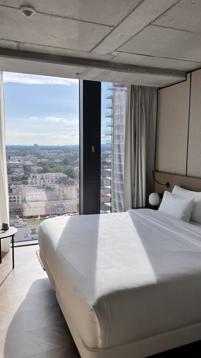 Zimmer NH Collection Frankfurt Spin Tower