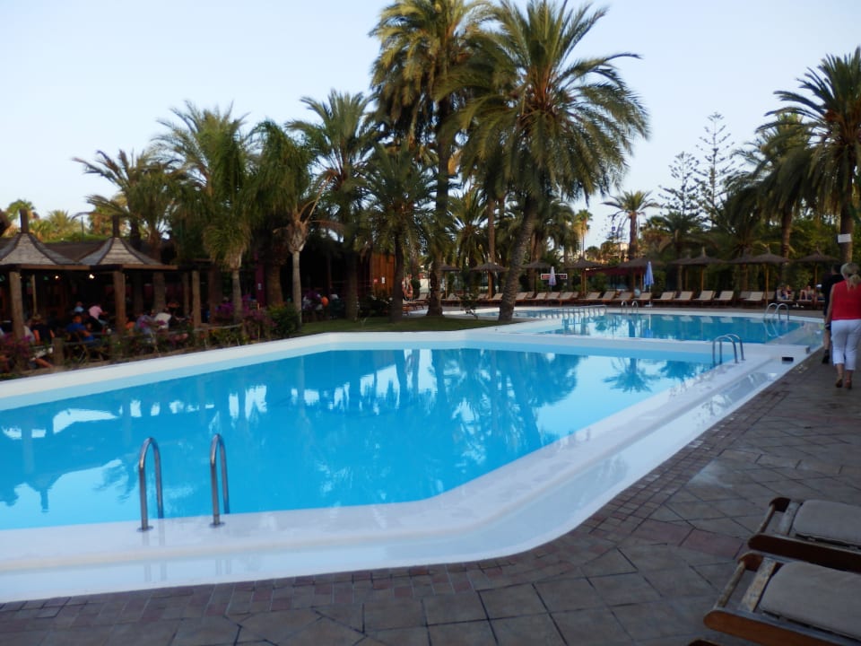 * HL Miraflor Suites Hotel