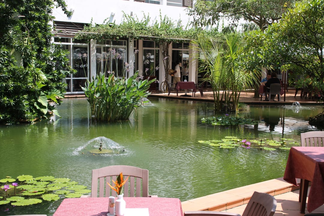 Aussensitzplatz vom Restaurant Hotel Lanka Princess Ayurveda