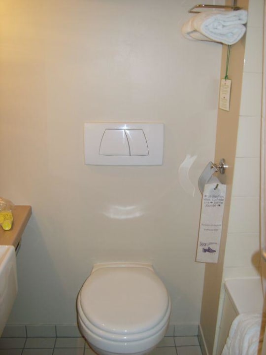 Salle de bain Campanile Val de France