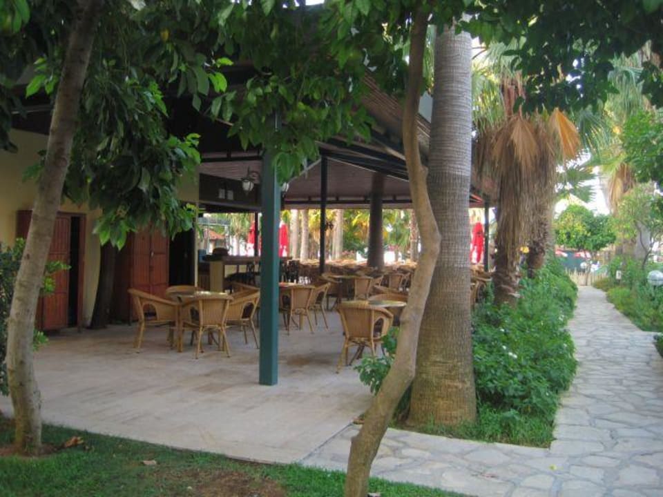 Poolbar und abendlicher Treffpunkt Hotel Meryan