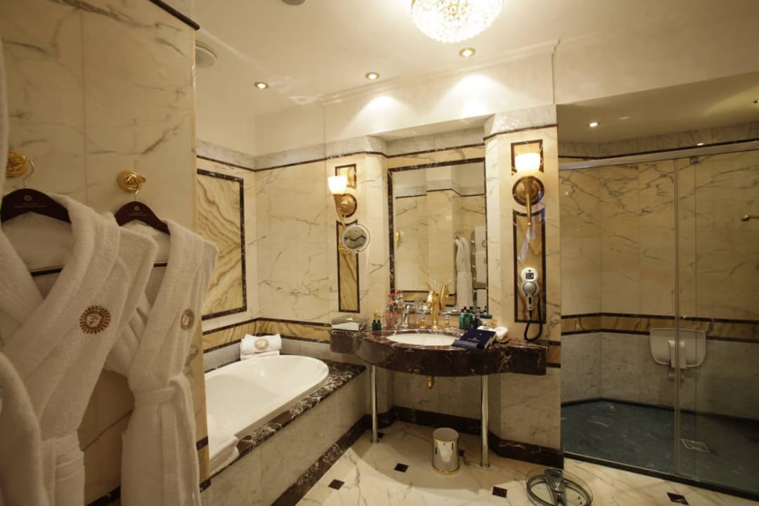 Ванная комната в классическом номере Hotel Taleon Imperial