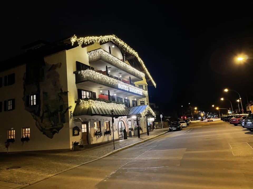 Außenansicht Hotel Zugspitze