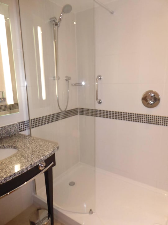 Dusche Hampton by Hilton London Waterloo