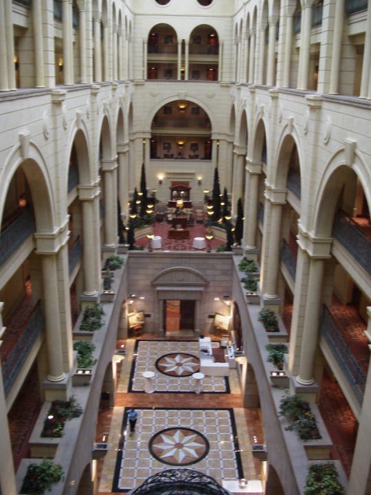 Halle von oben Hotel The Michelangelo