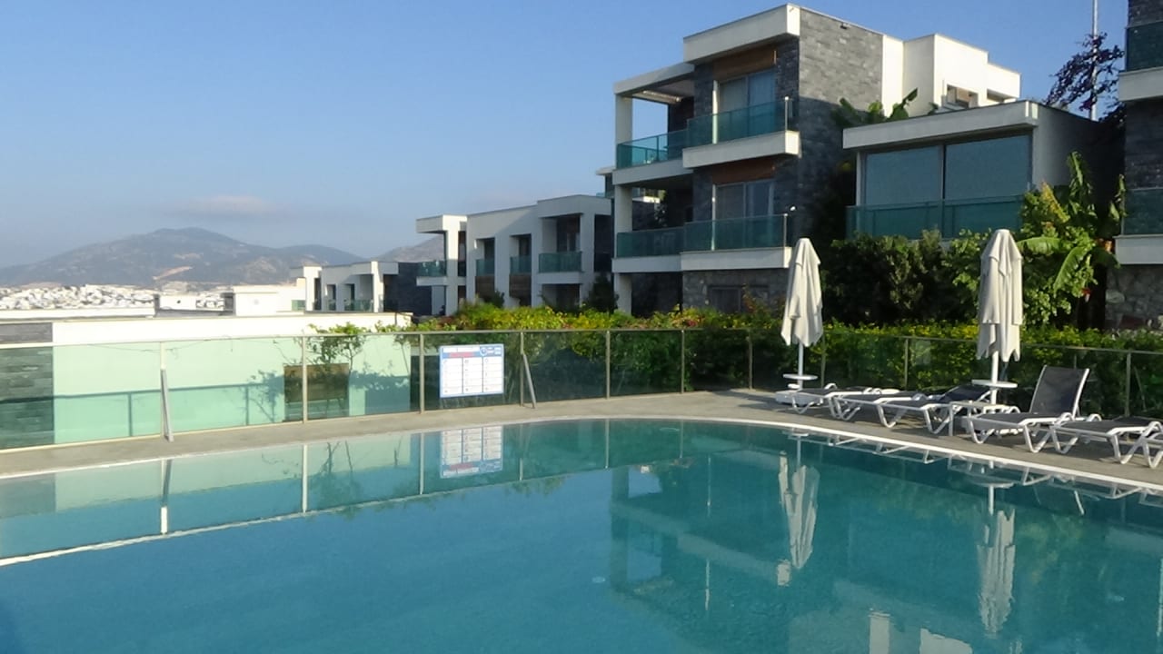 Pool Degirmenburnu Residenz