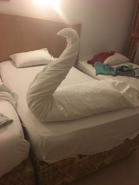 Eine nette Figur auf dem Bett Pickalbatros Alf Leila Wa Leila Resort - Neverland Hurghada