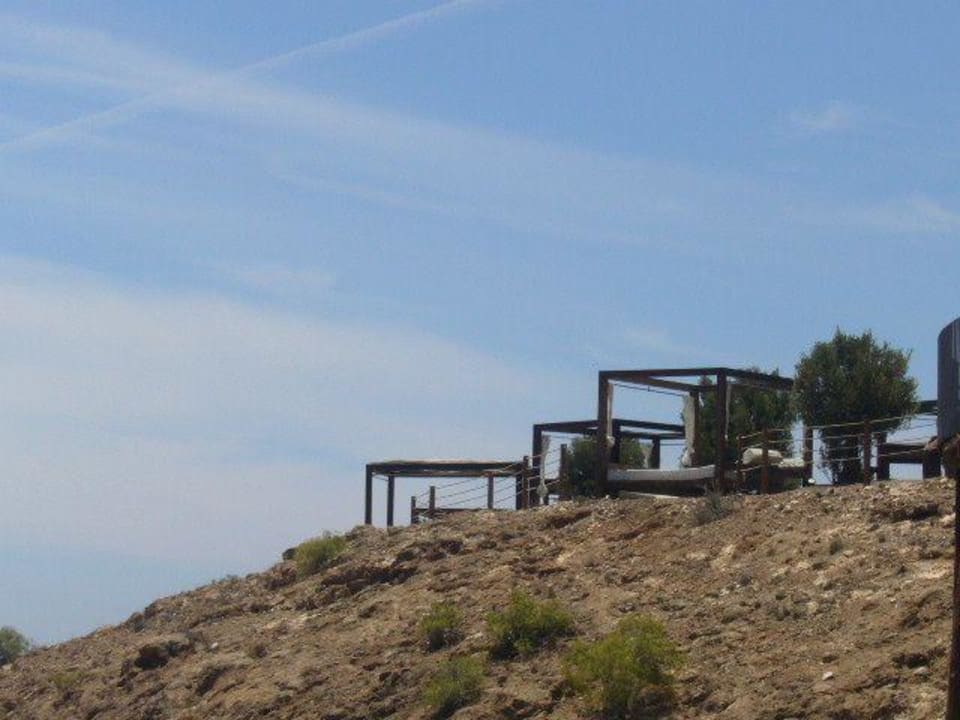 Blick auf Sonnendeck - leider keine Sonnenschirme Salobre Hotel Resort & Serenity