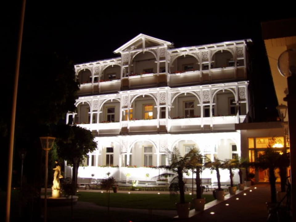 Hotel by Night Alexa Hotel