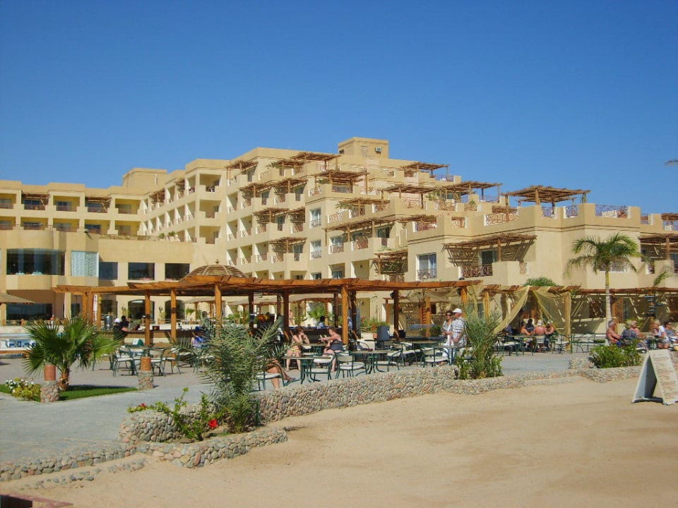 Blick vom Strand auf das Hotel Imperial Shams Abu Soma