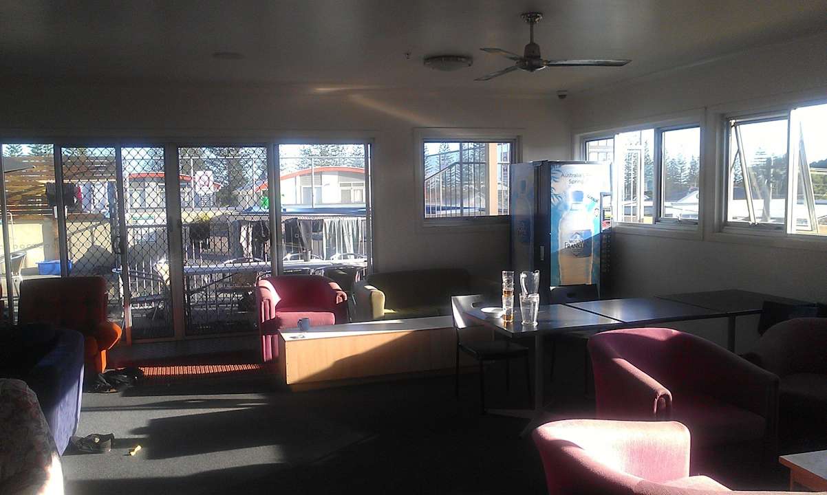 Lounge Hostel Yamba YHA Backpacker Beach Resort