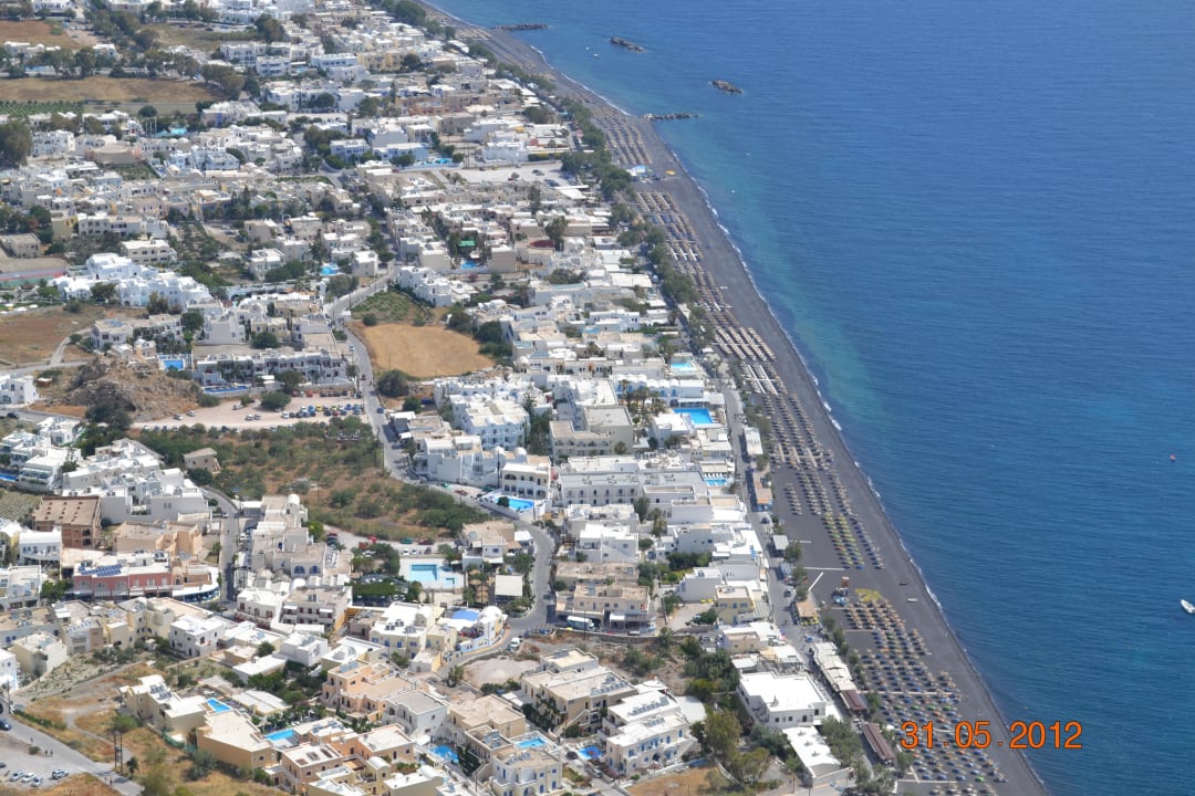 Kamari von Alt Thira gesehen Hotel Kamari Beach