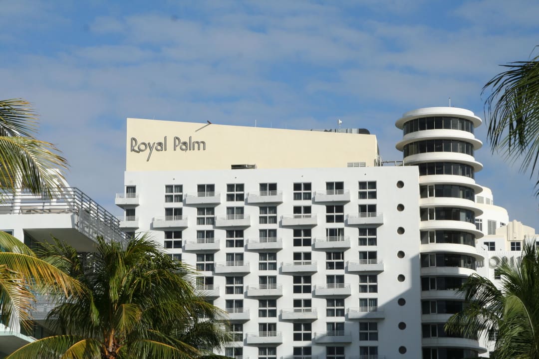 Blick vom Oceandrive auf das Hotel Royal Palm South Beach Miami, a Tribute Portfolio Resort