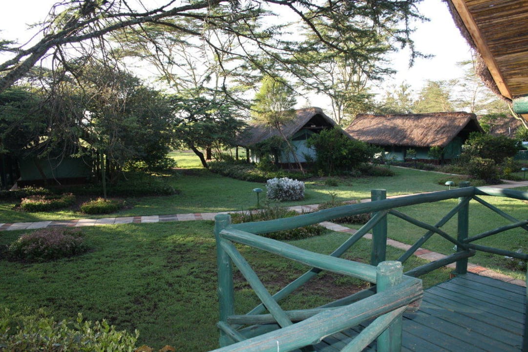 Gartenanlage mit Zelten ohne Stelzen Sweetwaters Serena Camp