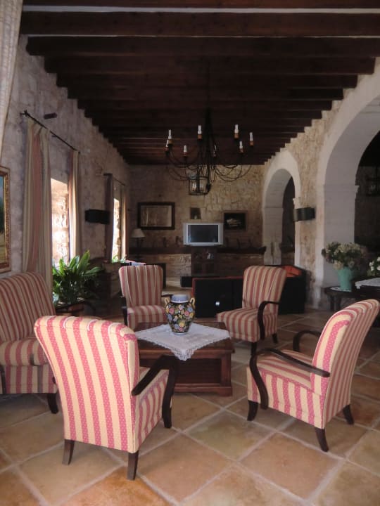 Stilvolles Ambiente im Eingangsbereich Hotel Son Trobat Wellness & Spa